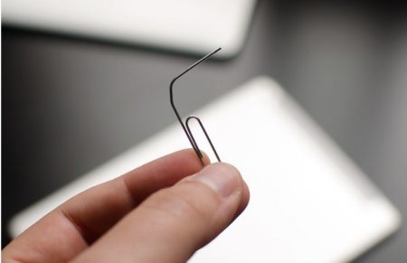 How to remove the Sim Card from an iPhone